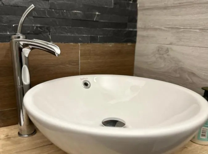 לינה וארוחת בוקר Golden 3*